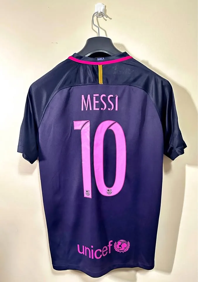 MESSI #10 AWAY BARCELONA 2016/17 RETRO JERSEY Size Small thumbnail