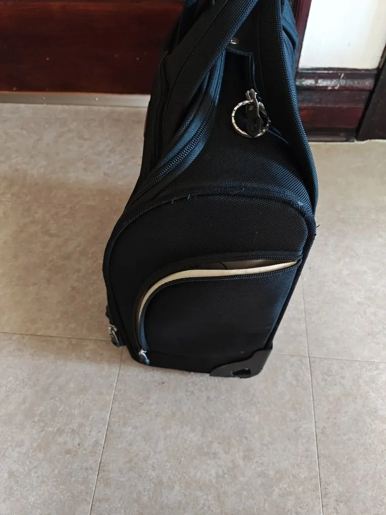 Luggage With Wheels And Handle image indicator(2)