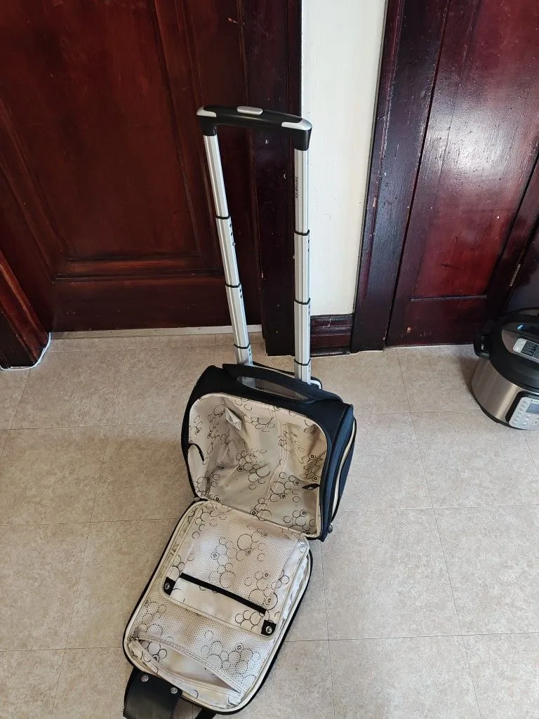 Luggage With Wheels And Handle image indicator(5)