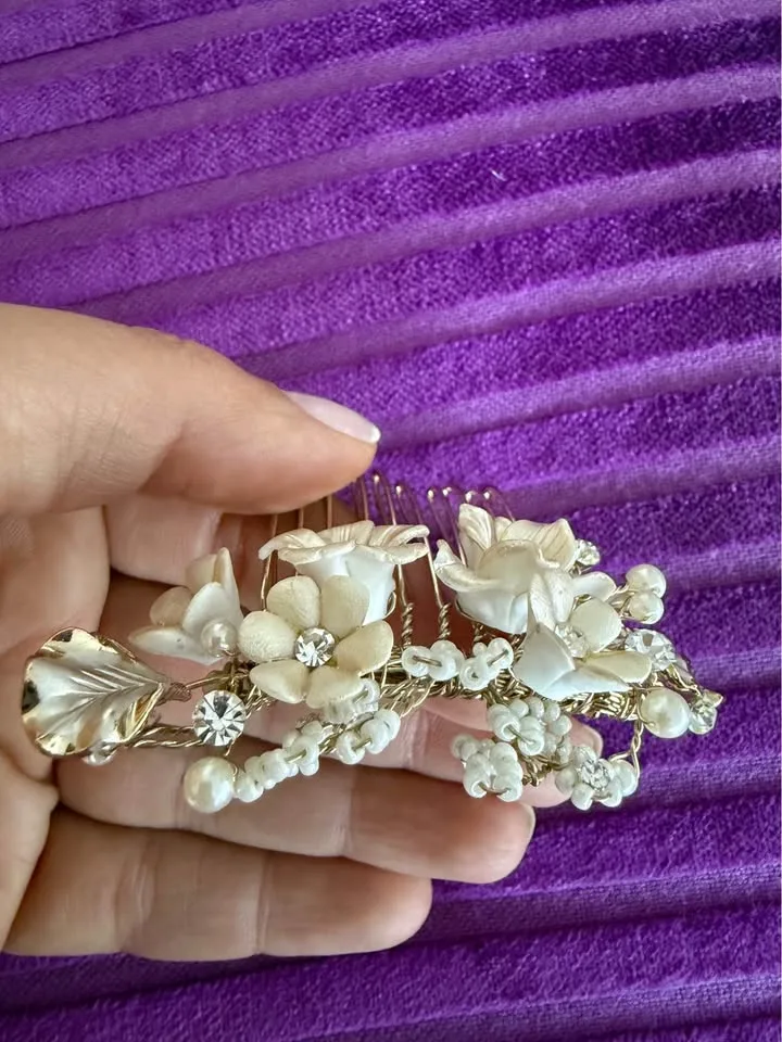 Anthropologie BHLDN Floral Comb image indicator(3)