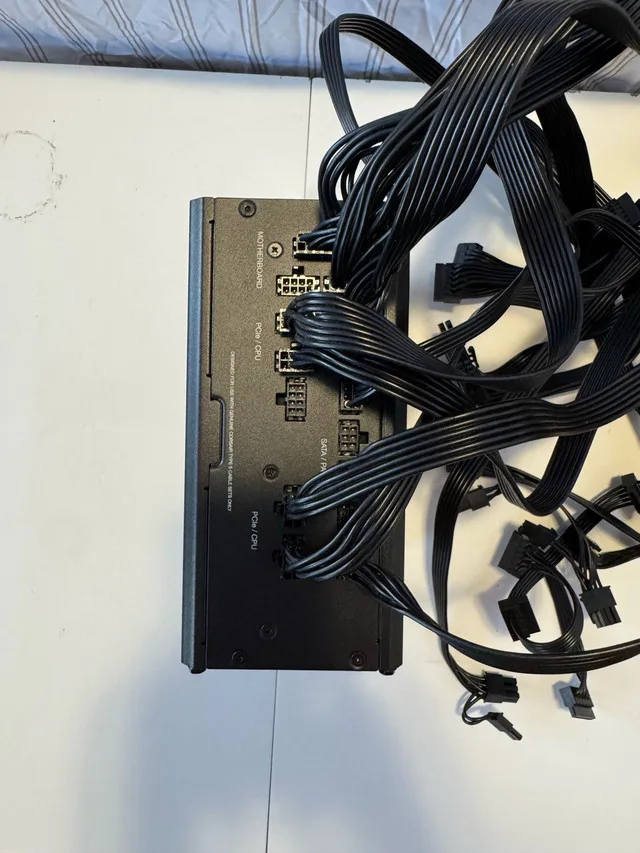 Corsair RM1000x Shift 1000W 80+ Gold Power supply image indicator(4)