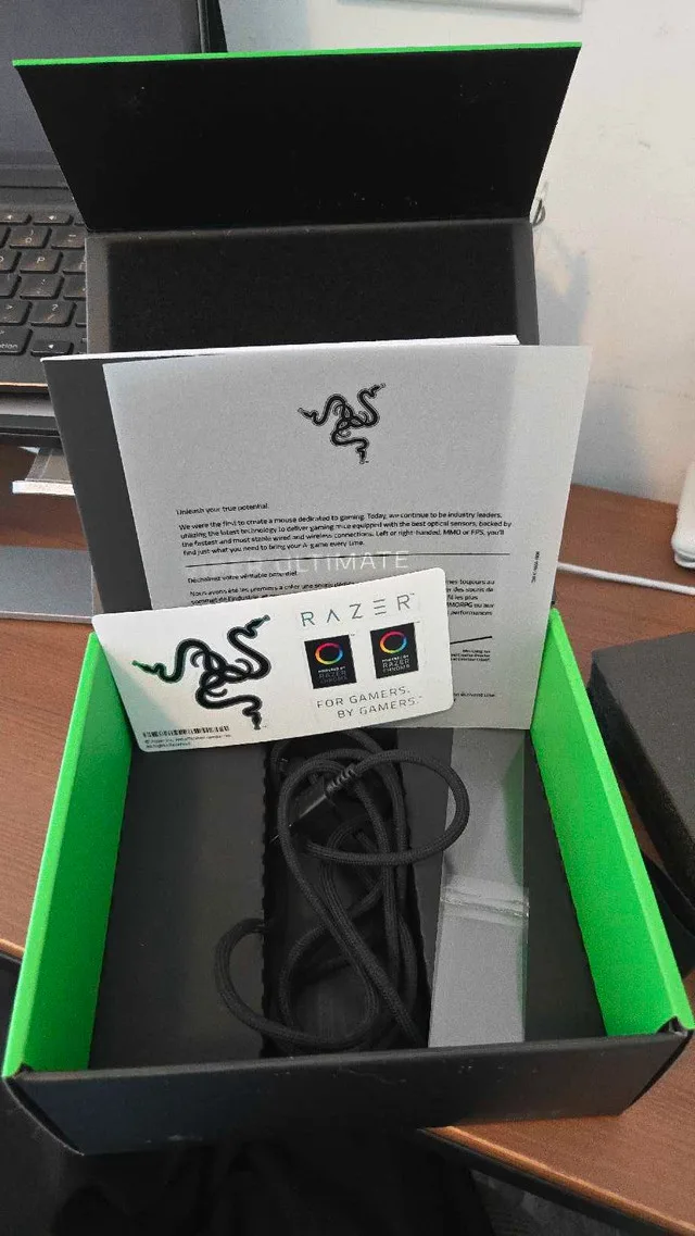 Razer Viper Ultimate wireless gaming mouse image indicator(5)