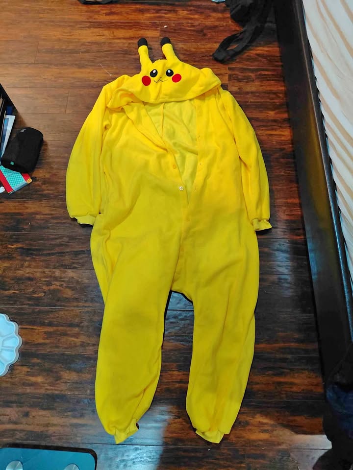 Pikachu Costume - Size medium for adult