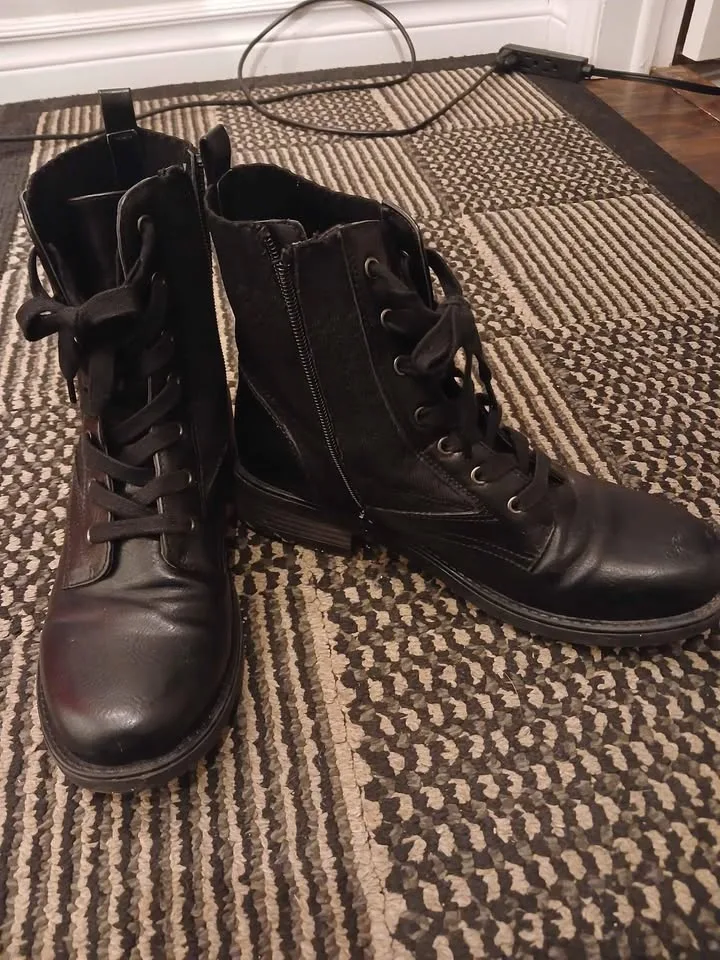 Black boots Size 9 for Woman image indicator(2)