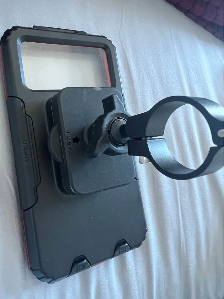 Heavy-Duty Waterproof Phone Mount image indicator(6)