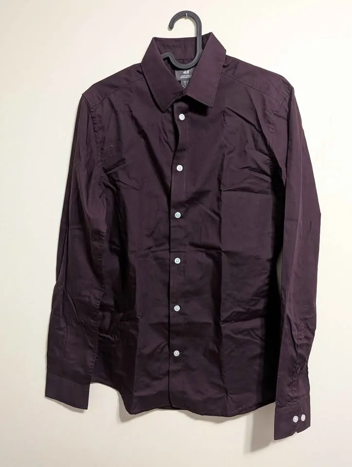 H&M Men's Slim Fit Long Sleeve Shirt Burgundy XS image indicator(4)