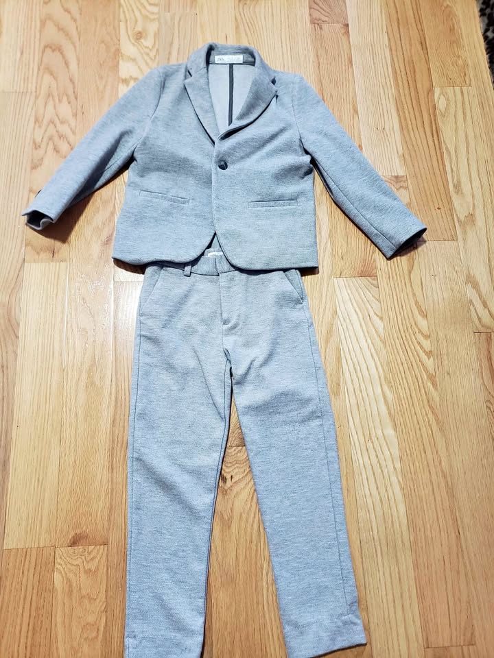 Boys' Zara suit set size 7