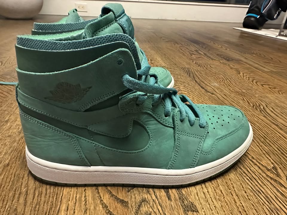 Air Jordan 1 Mid - photo 2