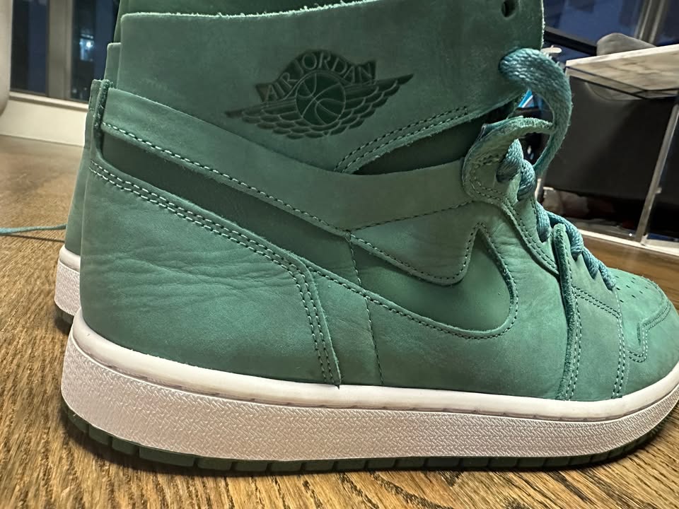 Air Jordan 1 Mid - photo 3