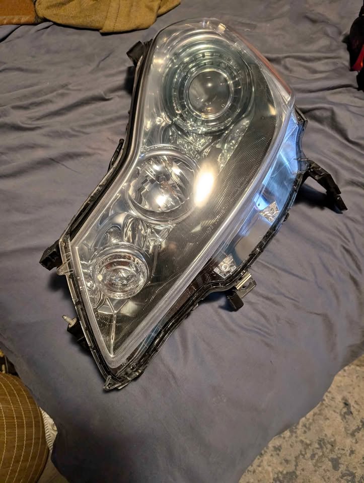 Infiniti m35x LH Headlight Driver Side (HID)