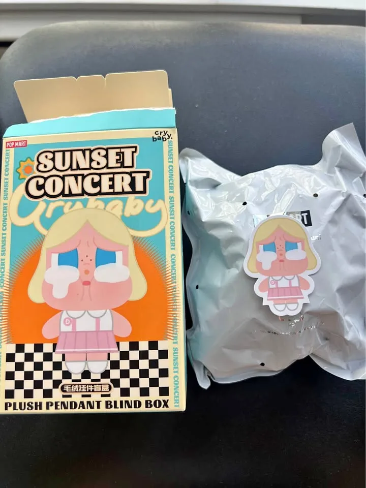Crybaby Sunset Concert - Pink White thumbnail