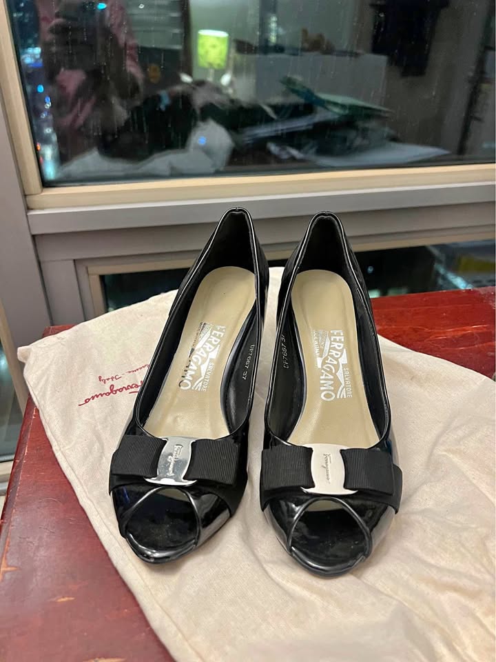 Salvatore Ferragamo Patent leather heels - Black Size 37