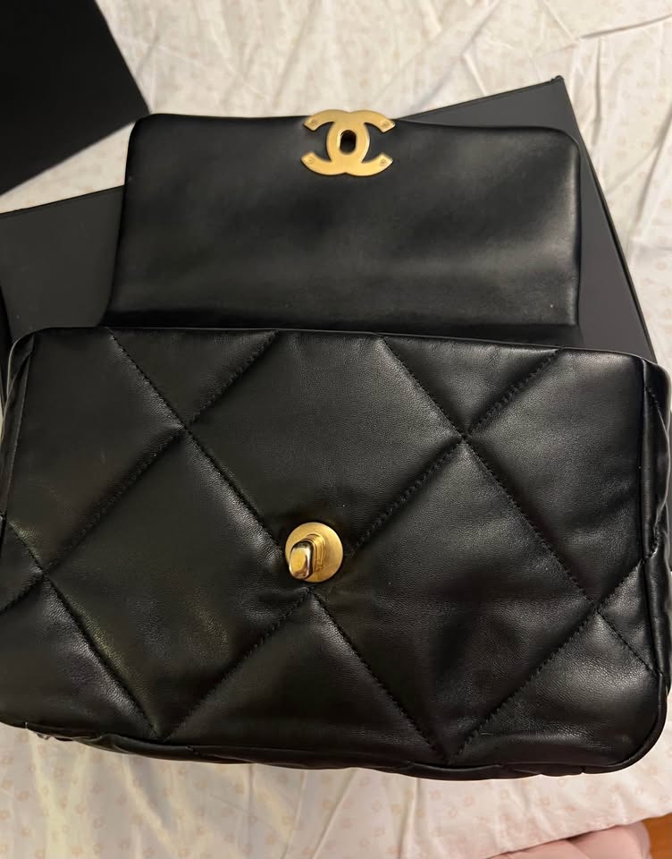 Chanel 19 Small Size Shiny Lamb Skin - photo 2