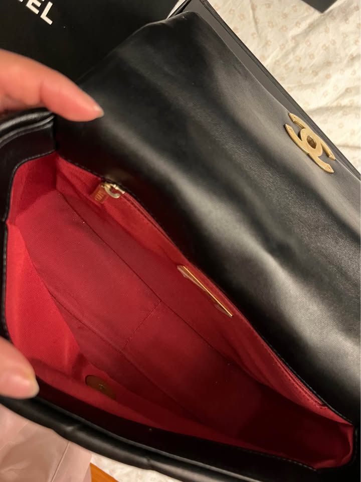 Chanel 19 Small Size Shiny Lamb Skin - photo 3