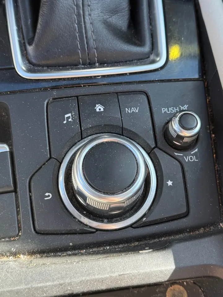 2018 Mazda Mazda3 image indicator(10)