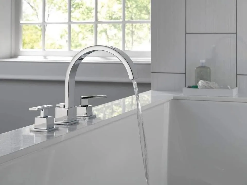 Delta Tub faucet, Chrome image indicator(2)