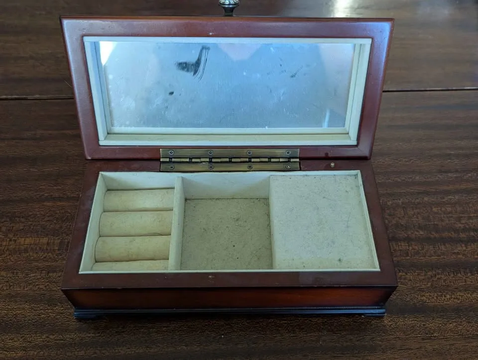 Bombay Company Wooden Music Jewelry Box image indicator(8)