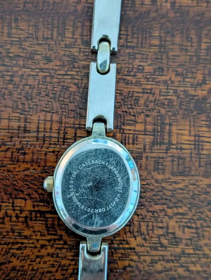 Ladies' Silver-Tone Watch with Link Bracelet image indicator(4)