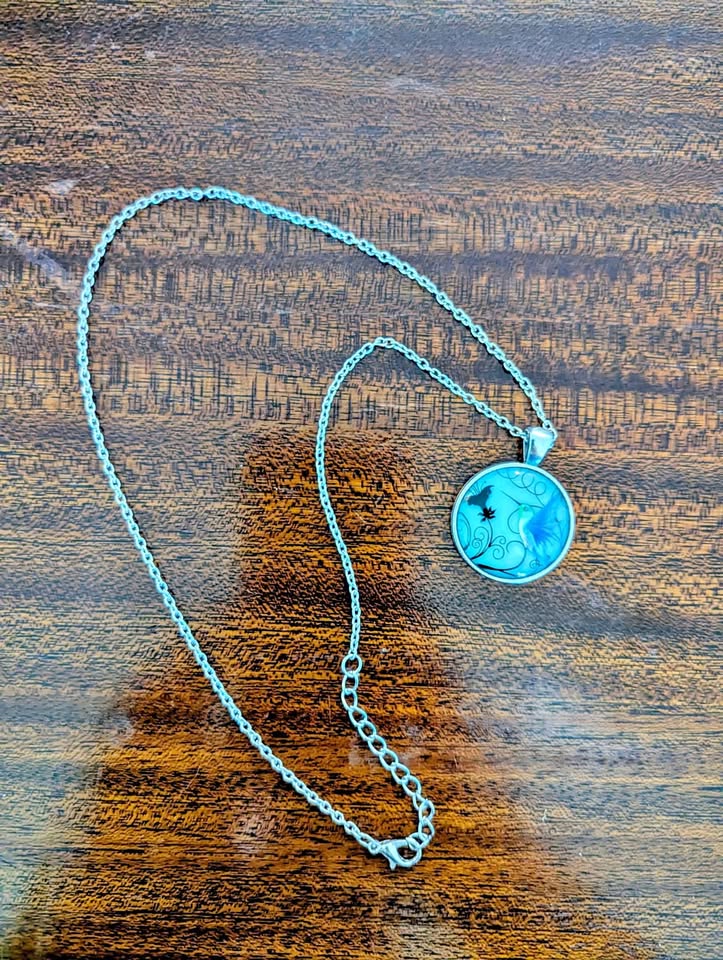 Beautiful Blue & Silver Hummingbird Pendant Necklace 🥕