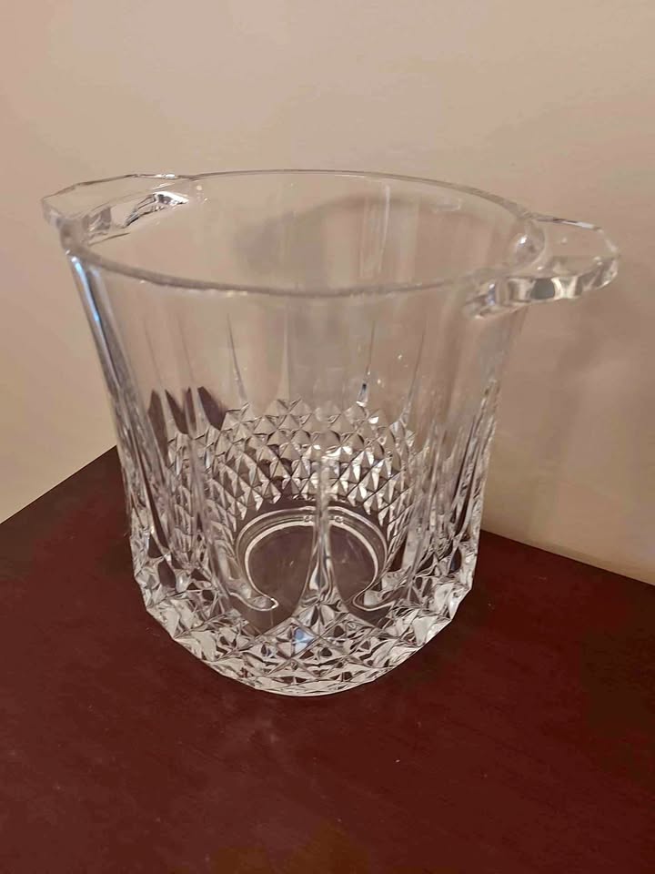 Crystal ice bucket