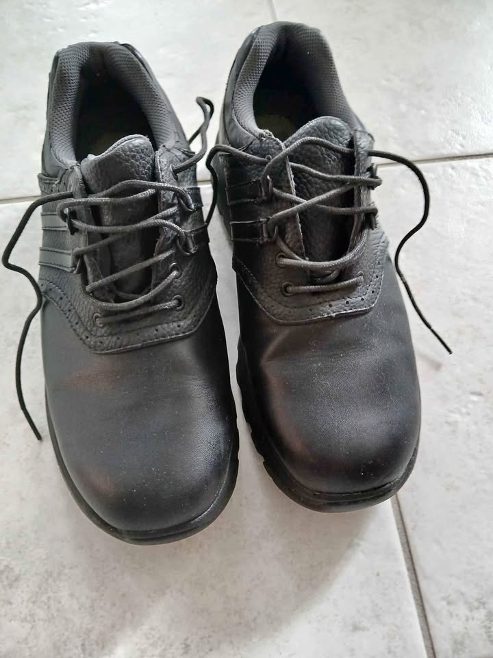 Men's golf shoes