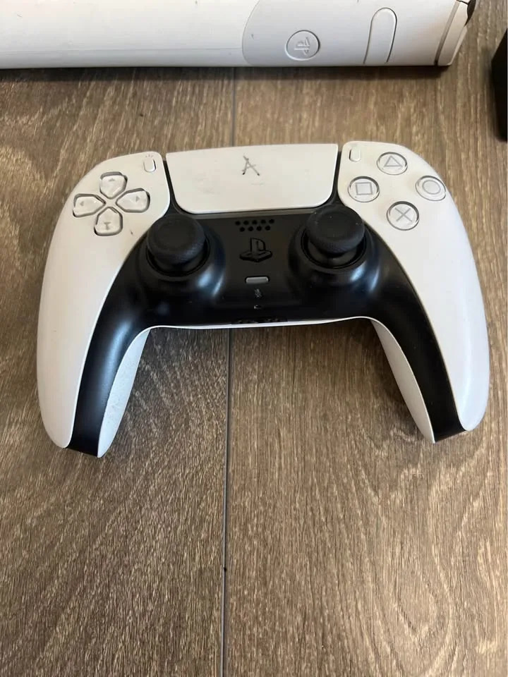 $200 - Sony Playstation PS VR Full Kit image indicator(2)