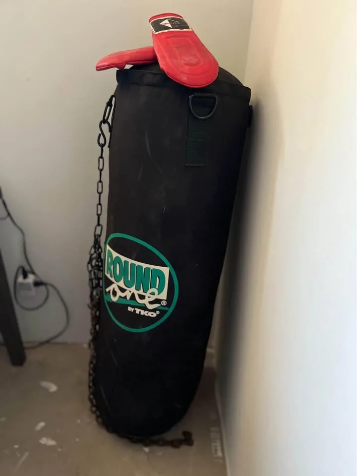 TKO Round One Heavy Punching Bag with Gloves image indicator(2)