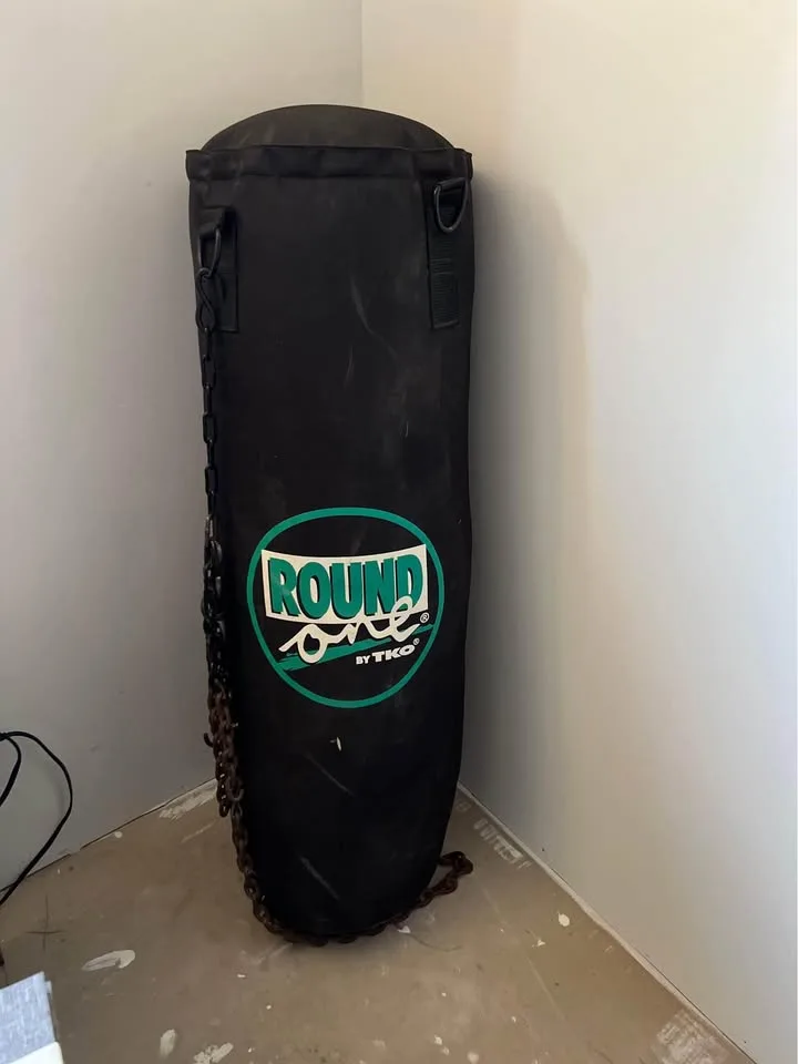 TKO Round One Heavy Punching Bag with Gloves image indicator(3)