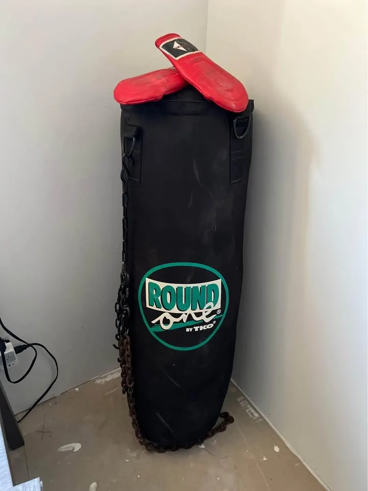 TKO Round One Heavy Punching Bag with Gloves image indicator(4)
