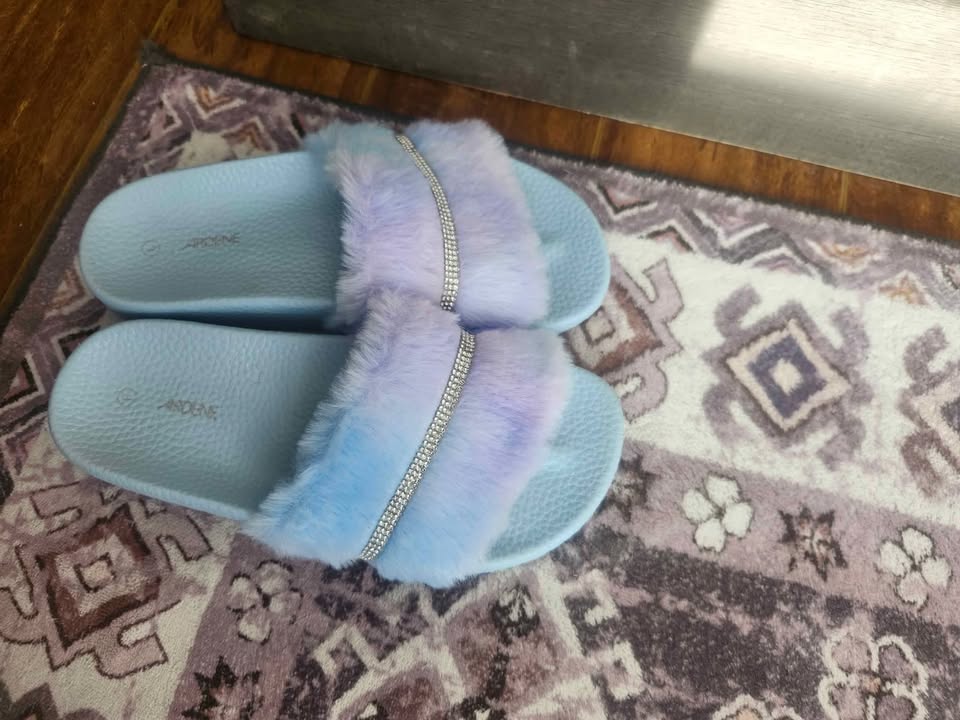 💜 Ardene Fuzzy Slides – Size 3  💜 - photo 2