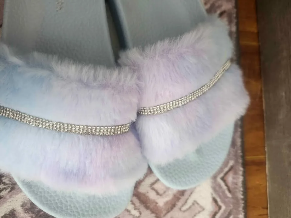 💜 Ardene Fuzzy Slides – Size 3 – $10 💜 image indicator(4)