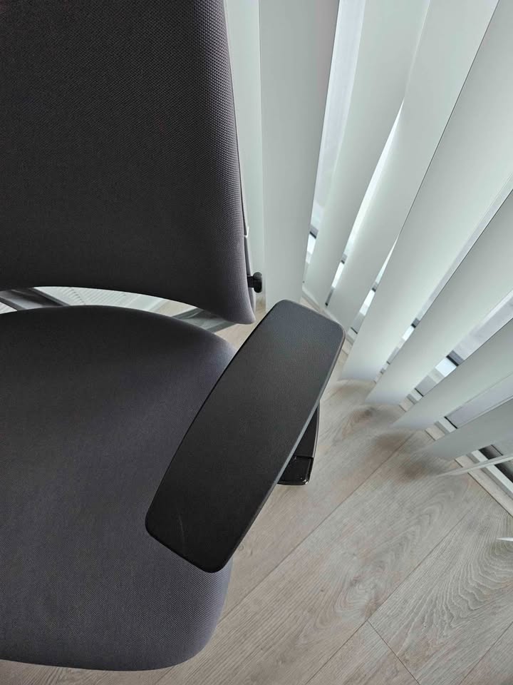 Steelcase Amia Ergonomic Chair - photo 4