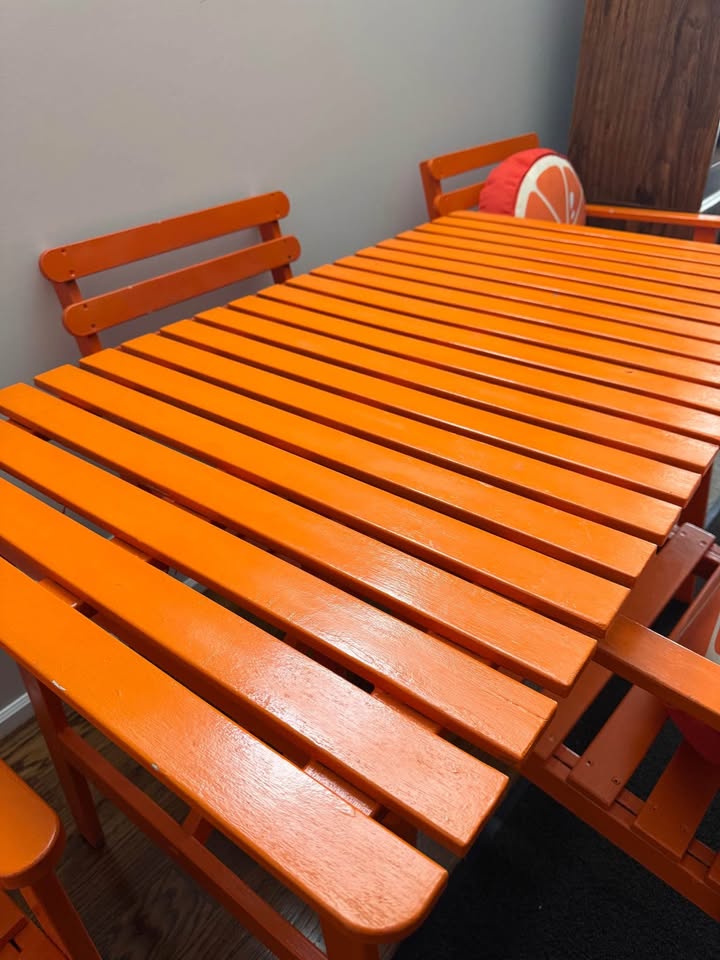 Patio table , 4 chairs and pillows - photo 2
