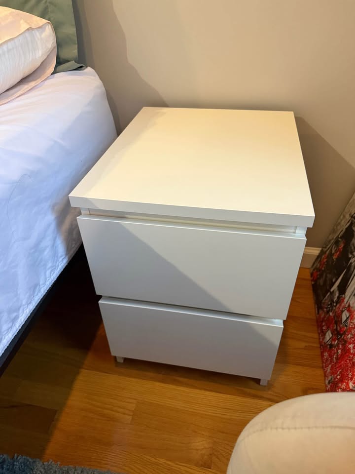 2 white IKEA Malm nightstands (Discontinued in US) - photo 2