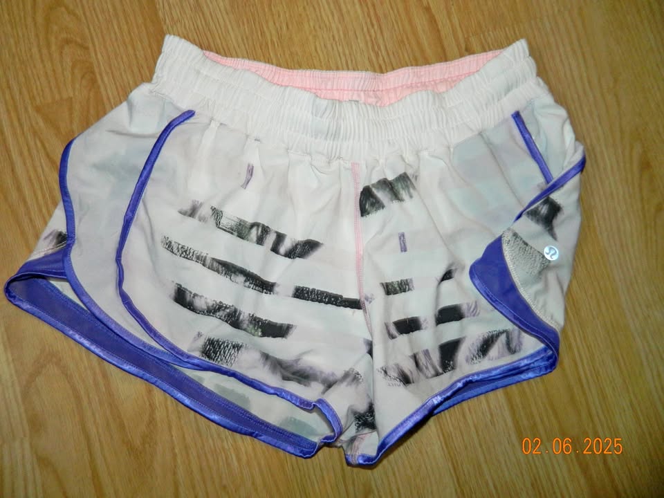LULULEMON SUPER SQUAD SHORTS size 10...EUC