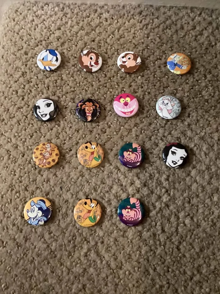 Little Disney pins image indicator(2)