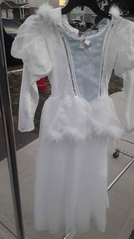🥕White Princess Gown with fur collar size m - photo 2