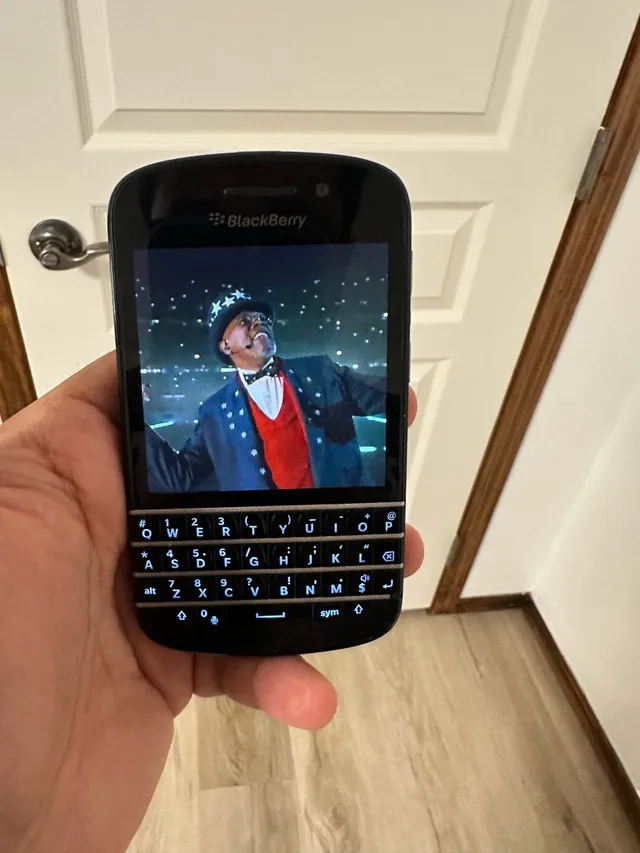 Blackberry Q10 thumbnail