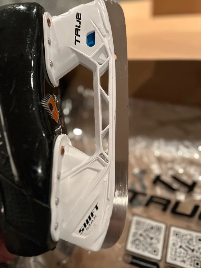 True Hockey Senior Skates HZRDUS 7X image indicator(4)