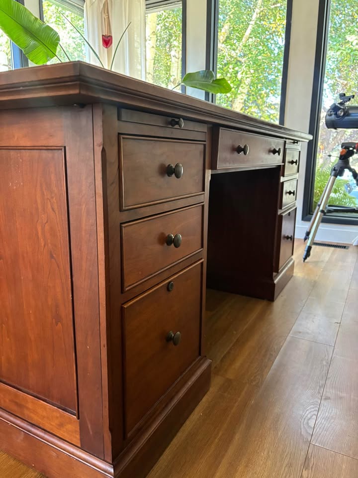 High End Executive Desk - photo 4