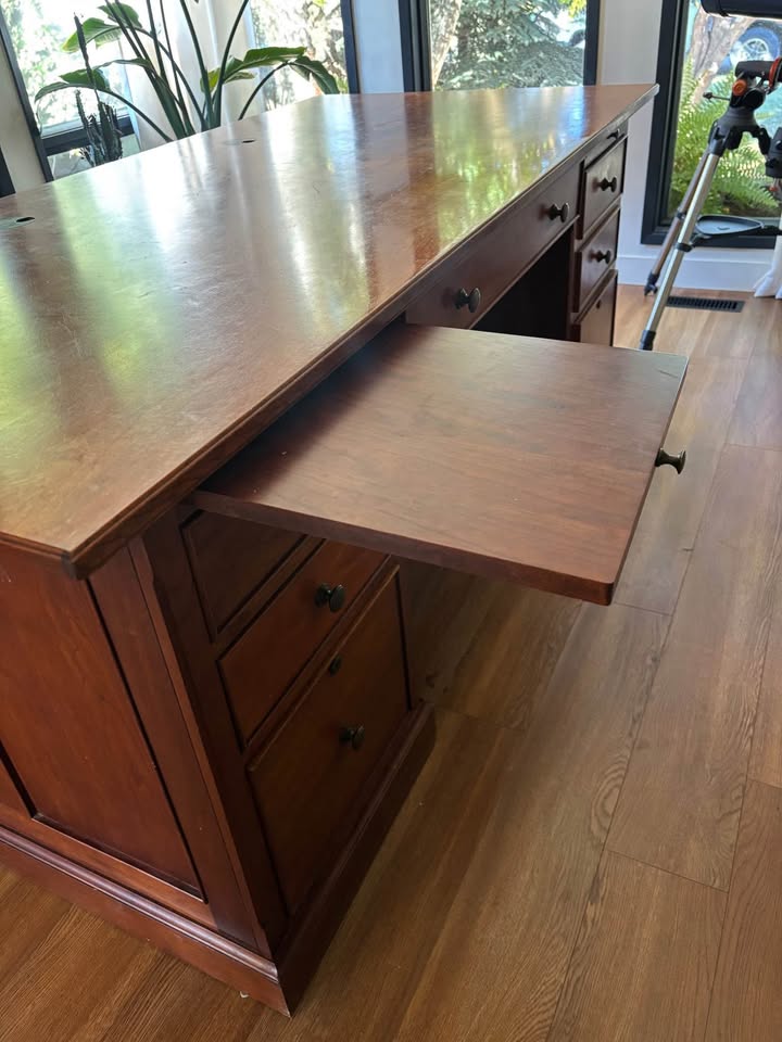 High End Executive Desk - photo 5