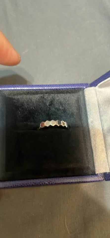 18k White Gold Ring image indicator(3)