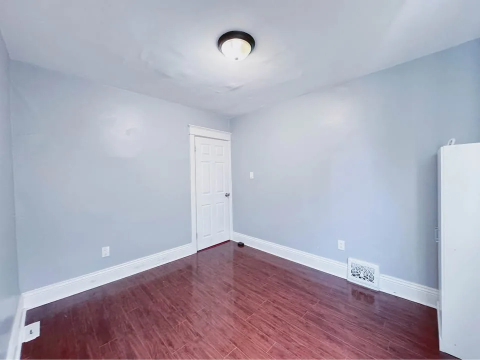 Private room for rent image indicator(7)