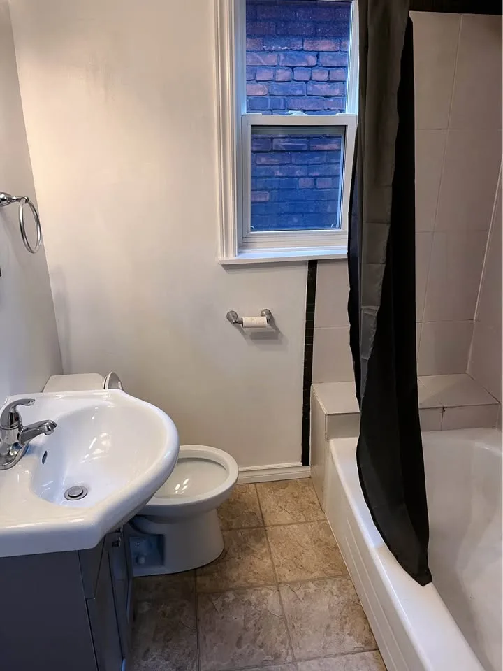 Private room for rent image indicator(10)