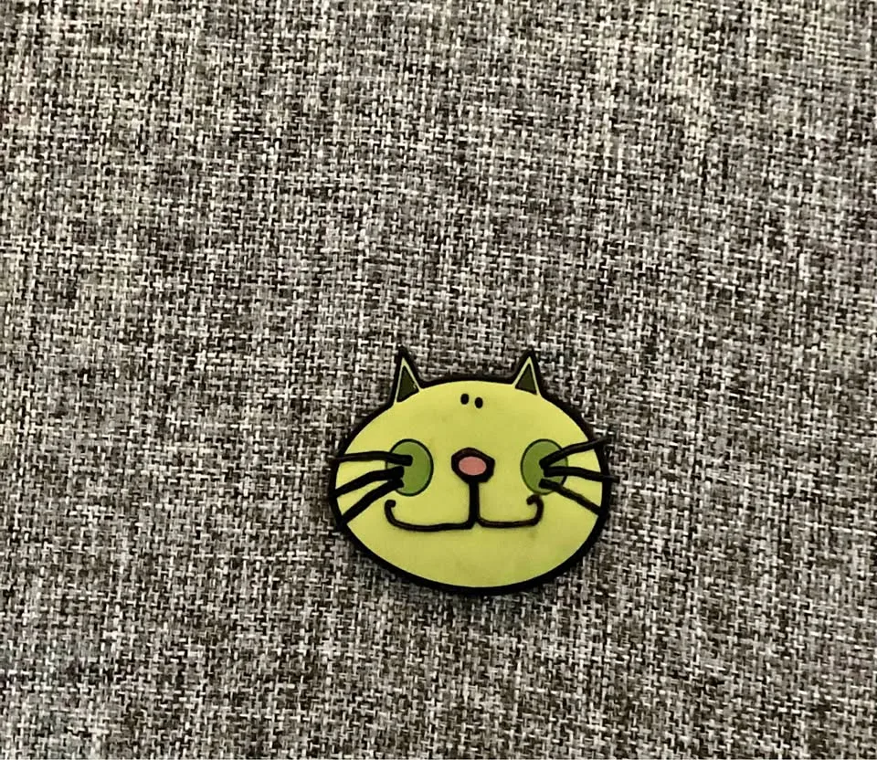 Green cat magnet thumbnail