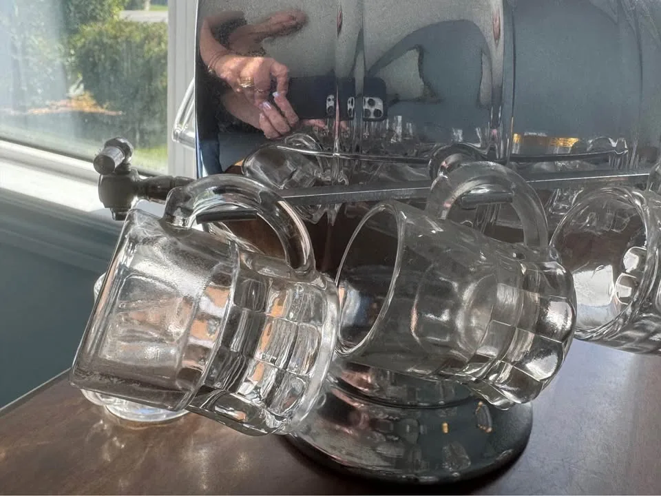 Vintage Whiskey Barrel Dispenser image indicator(2)