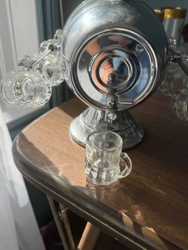 Vintage Whiskey Barrel Dispenser image indicator(4)