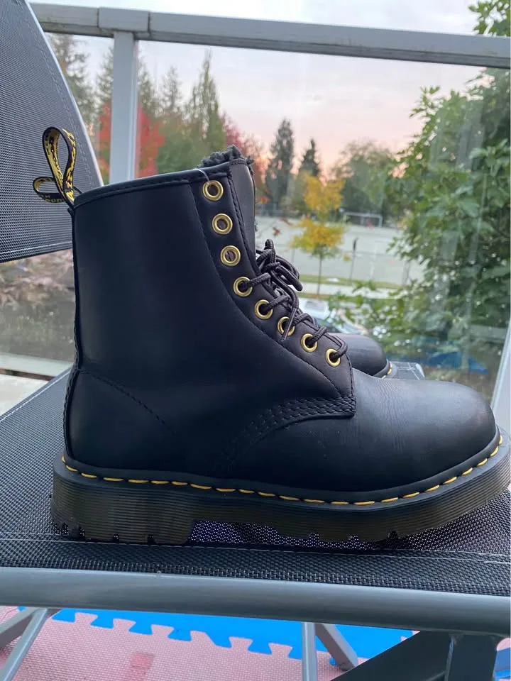 Doc Martens Women’s Size 6 (US) image indicator(2)