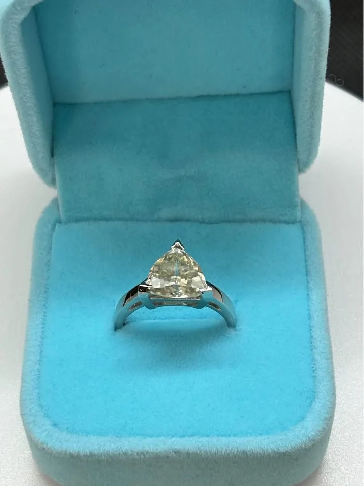 2.51ct MOISSANITE RING size 7 image indicator(2)