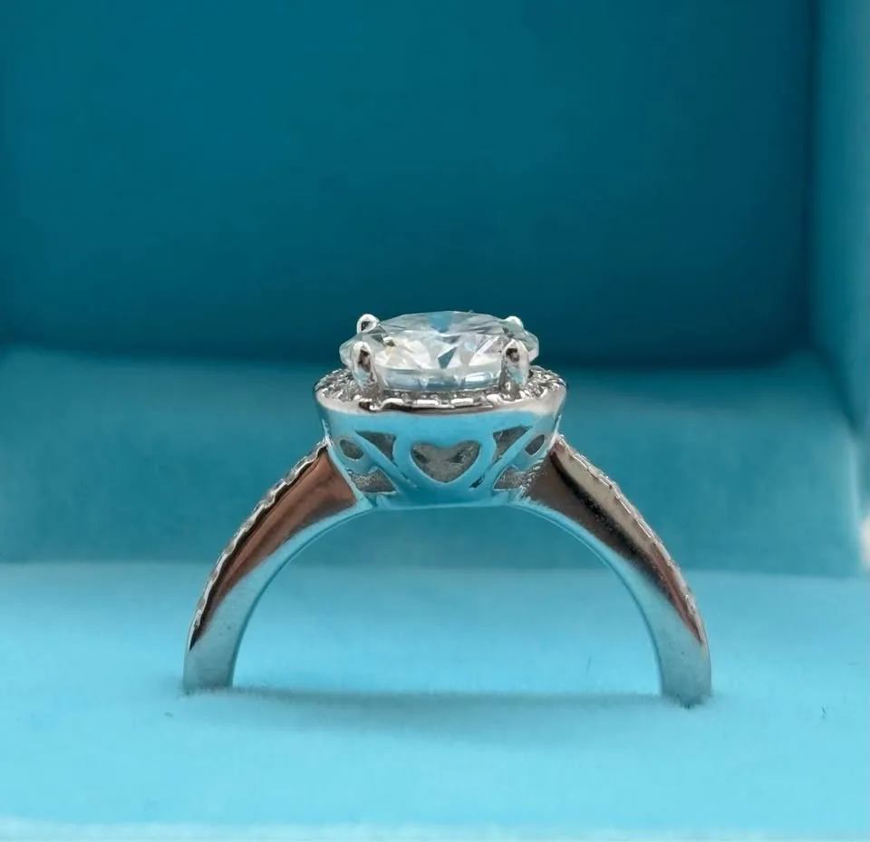 2ct MOISSANITE RING image indicator(3)